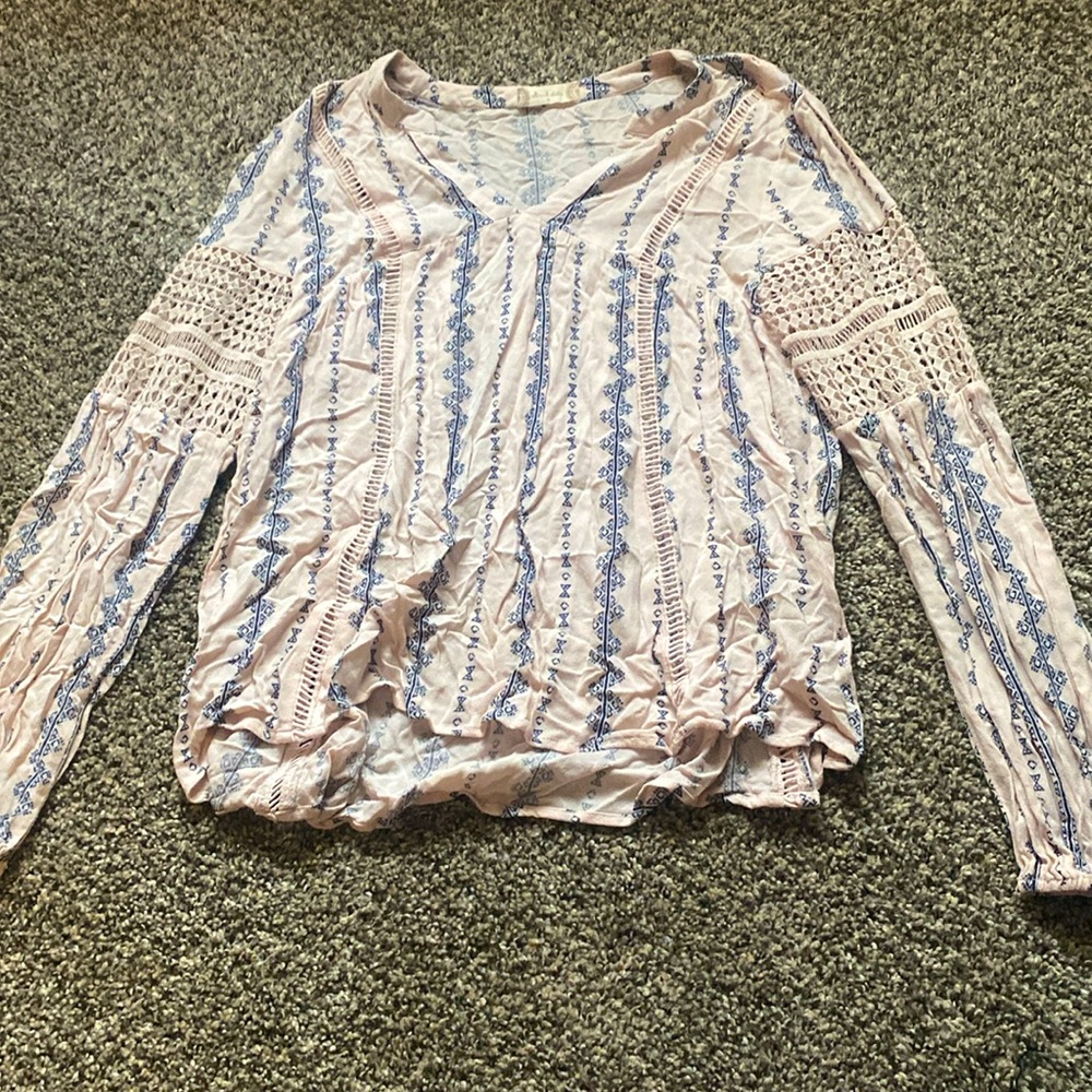 Pastel pink & navy blue V neck top brand: Altar’d State size: M